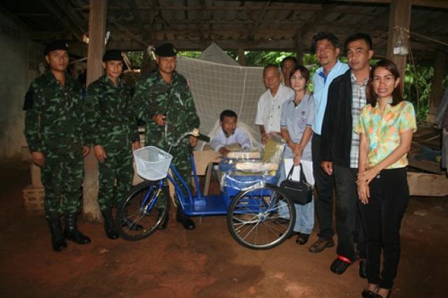 ส่งมอบรถโยกคนพิการ