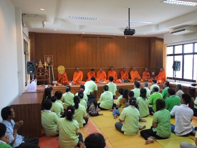 ทำบุญที่ทำการองค์การบริหารส่วนตำบลห้วยทรายหลังใหม่