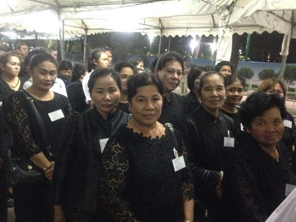 กราบถวายบังคมพระบรมศพ พระบาทสมเด็จพระปรมินทรมหาภูมิพลอดุลยเดช