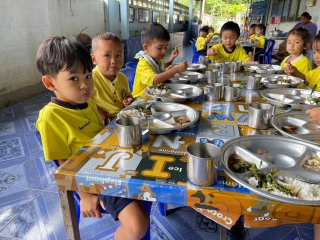 อิ่ม อร่อย สะอาด ถูกหลักโภชนาการ อาหารกลางวัน ประจำเดือน สิงหาคม 2566 ศูนย์พัฒนาเด็กเล็กบ้านลานไทร
